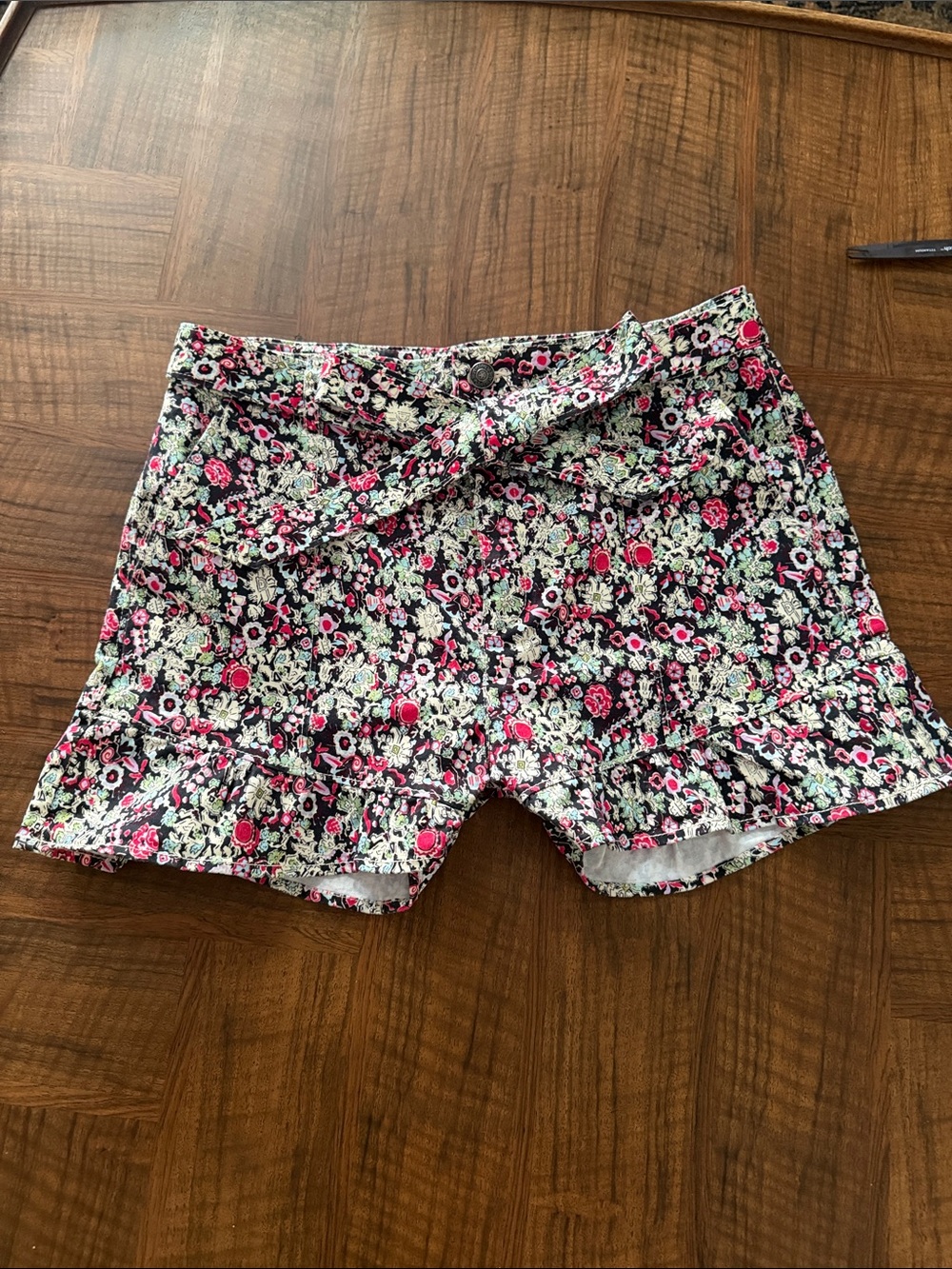 CINQ A SEPT 🌺 FAN GIRL  Black Floral Ruffle Hem Shorts with Pink Accents